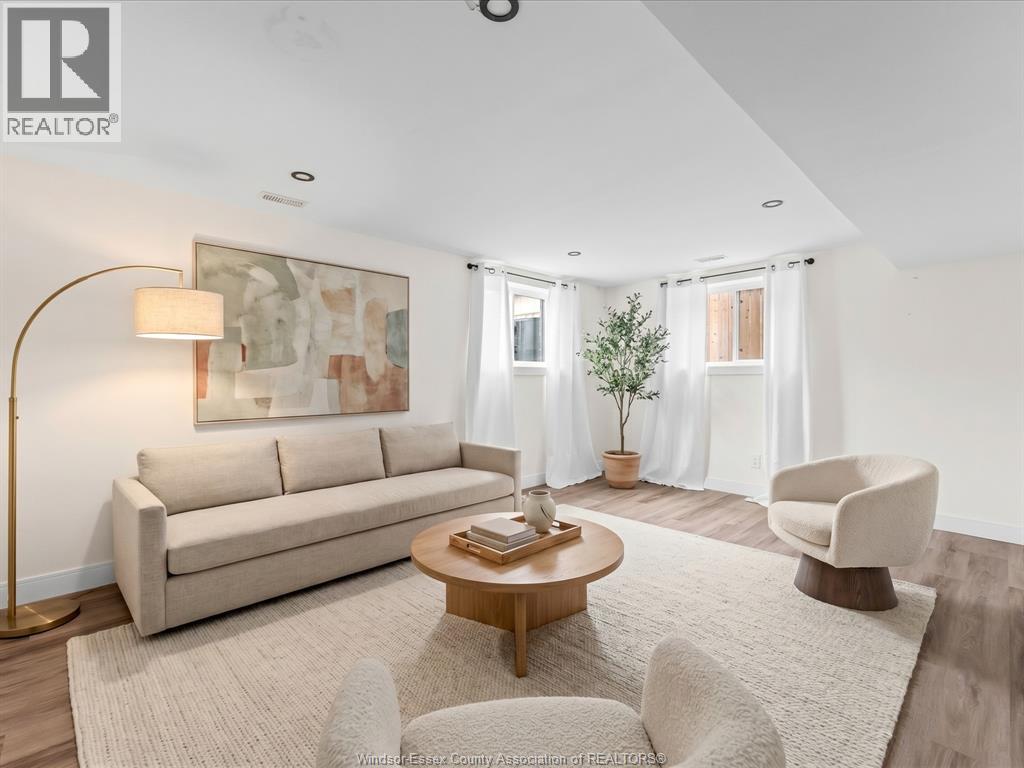 210 Adams AVENUE - 21