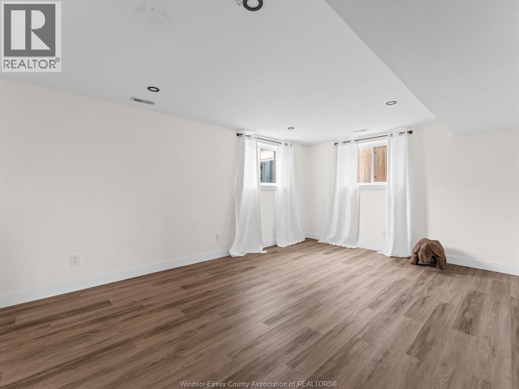 210 Adams AVENUE - 22
