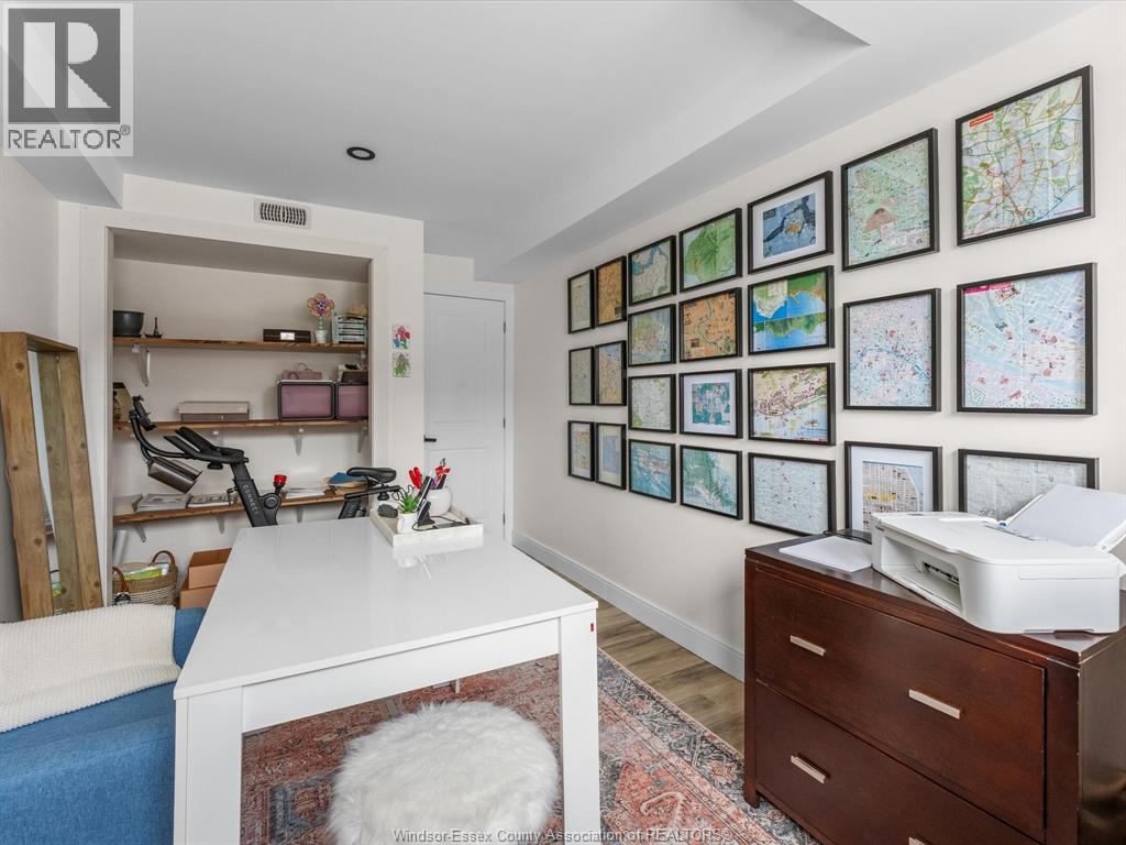 210 Adams AVENUE - 24