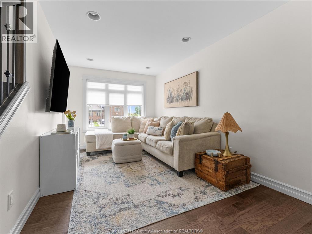210 Adams AVENUE - 9