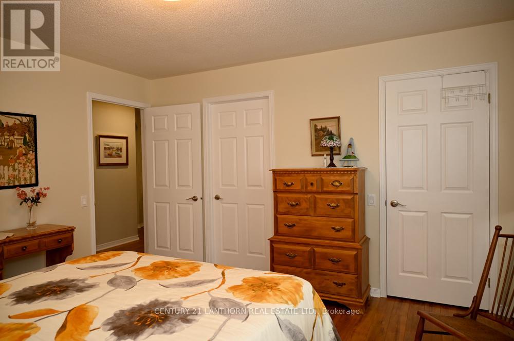 18 CRETNEY DRIVE S - 22