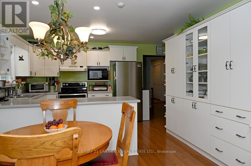 18 CRETNEY DRIVE S - 38