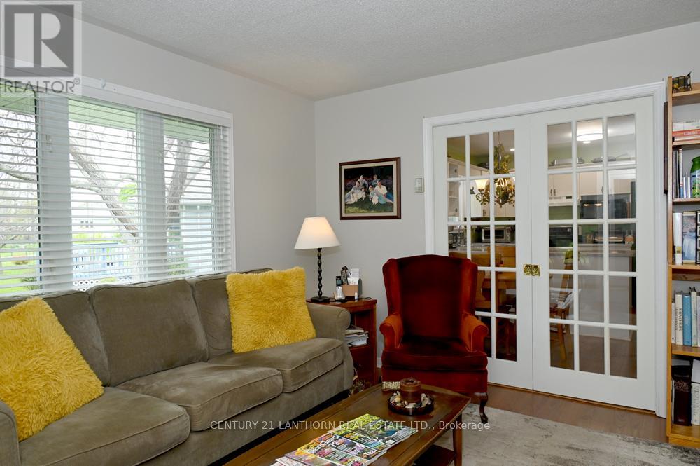 18 CRETNEY DRIVE S - 31