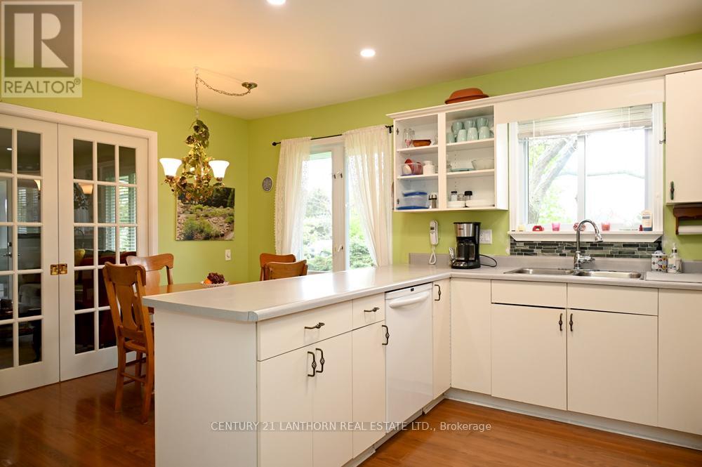 18 CRETNEY DRIVE S - 40