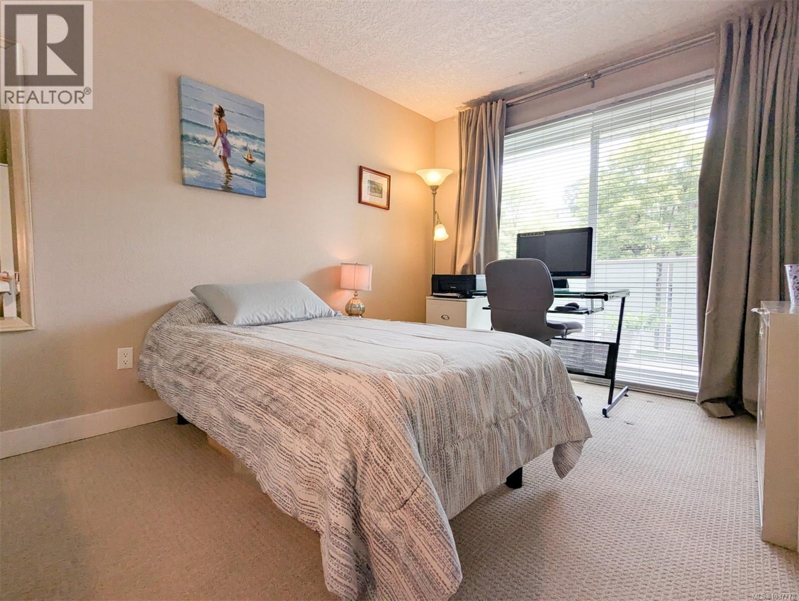 405 3252 Glasgow Avenue, Saanich