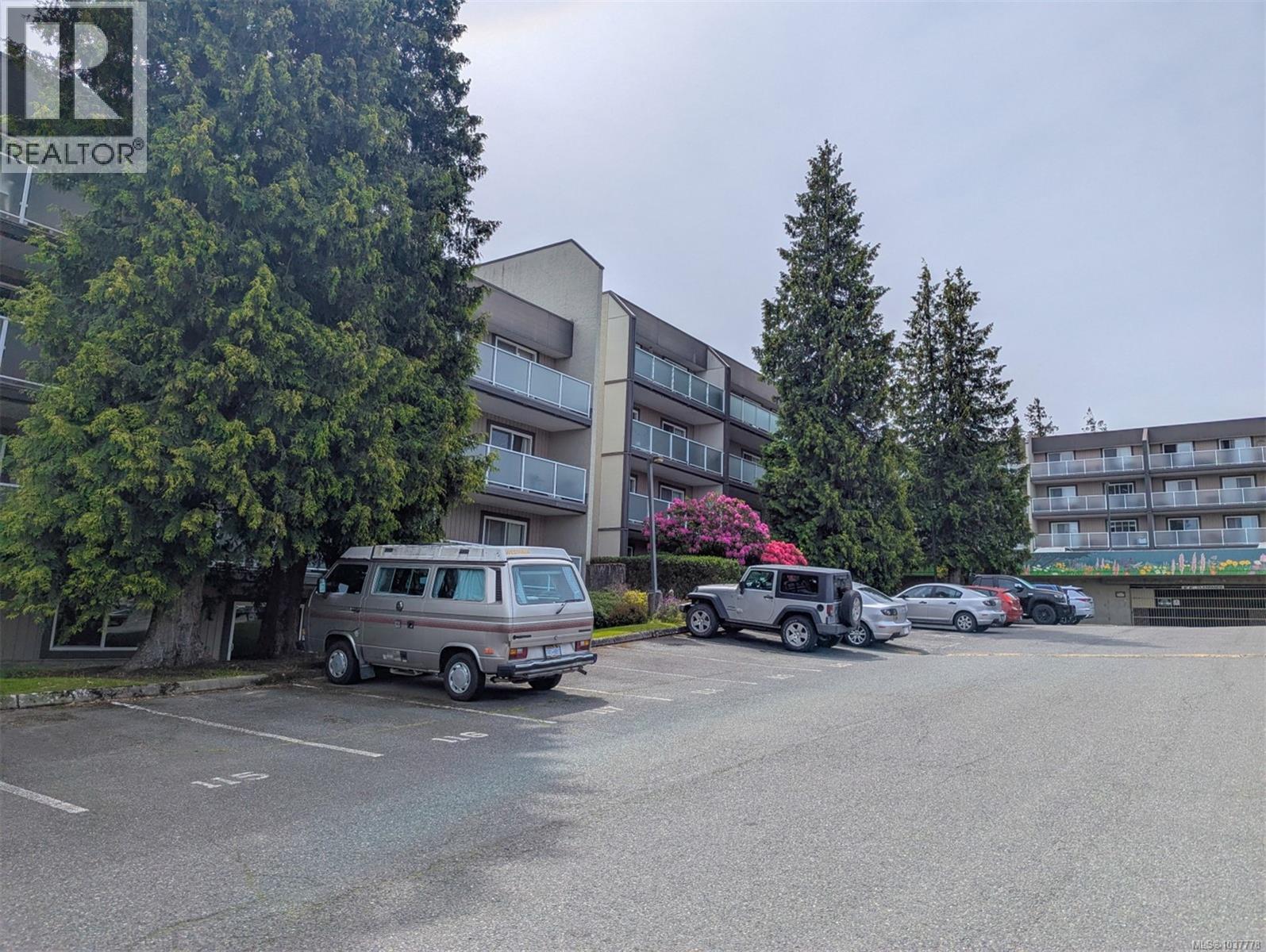 405 3252 Glasgow Avenue, Saanich