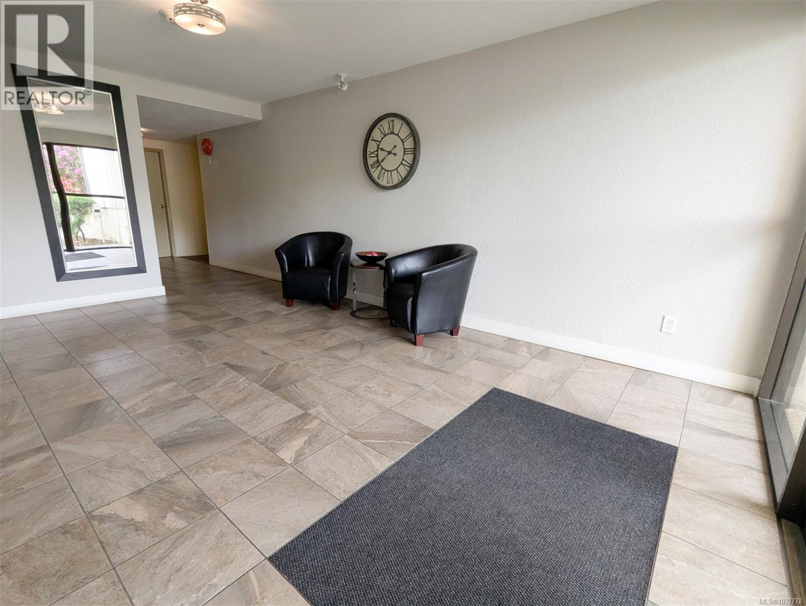 405 3252 Glasgow Avenue, Saanich
