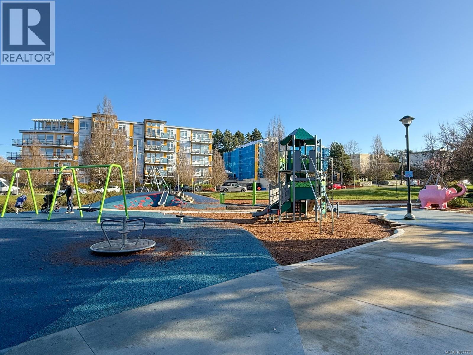 405 3252 Glasgow Avenue, Saanich