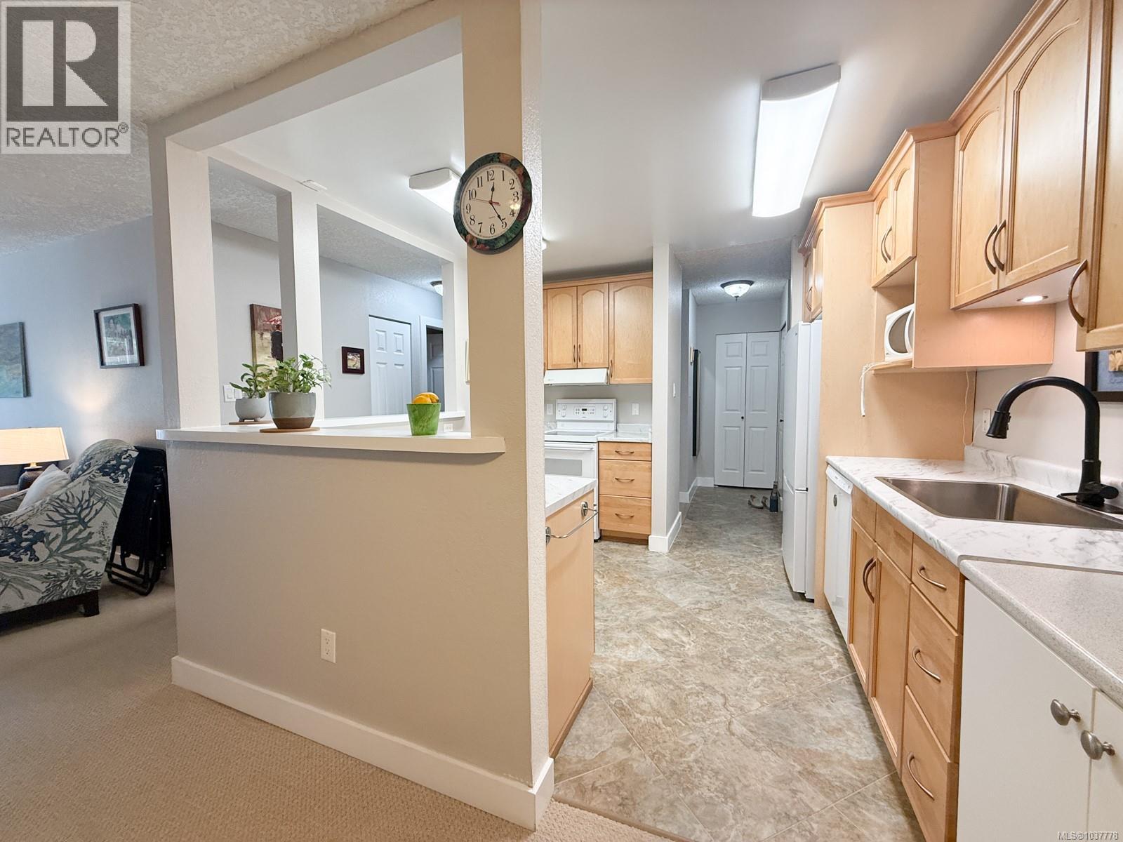 405 3252 Glasgow Avenue, Saanich