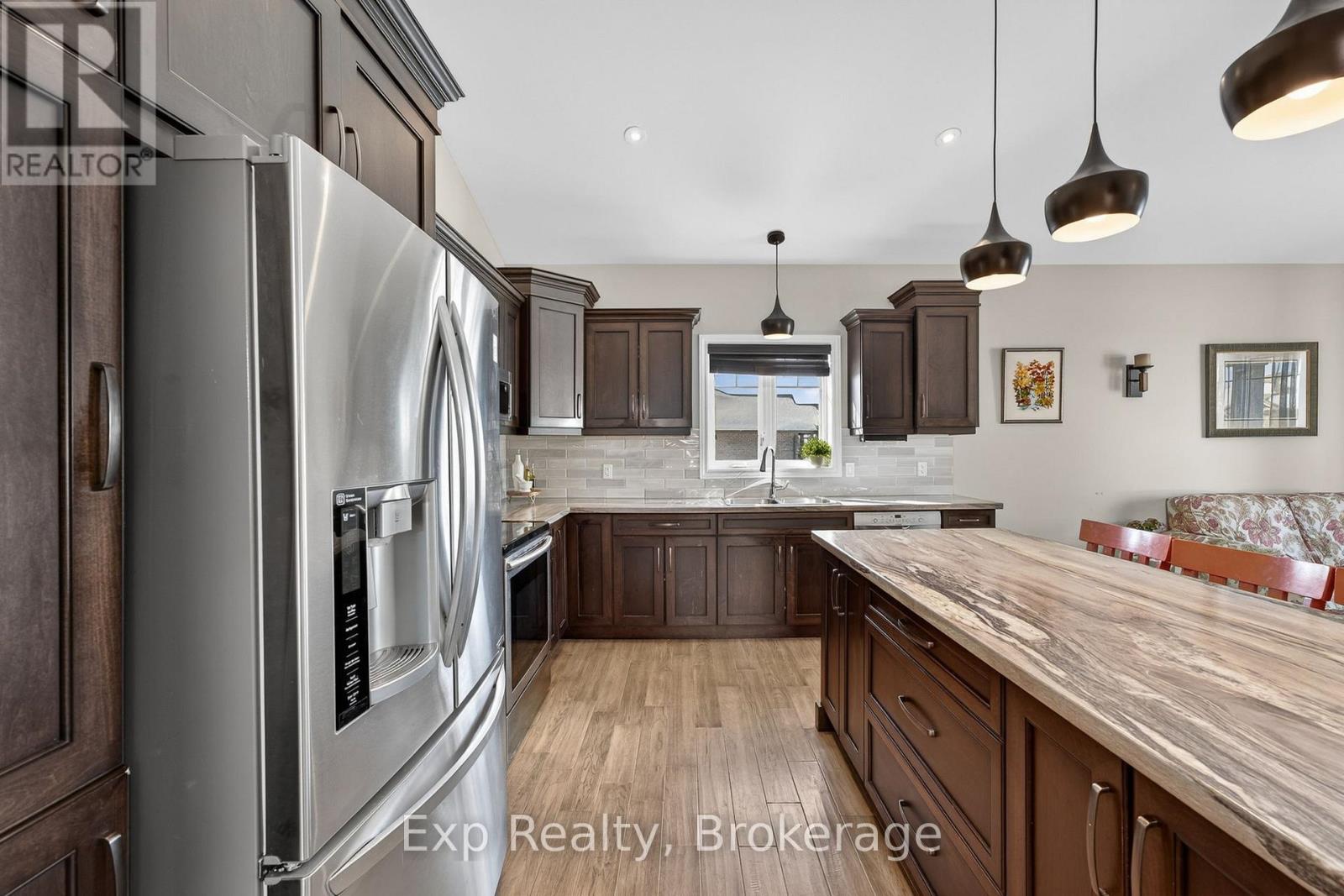 15 KEMPTON AVENUE - 11