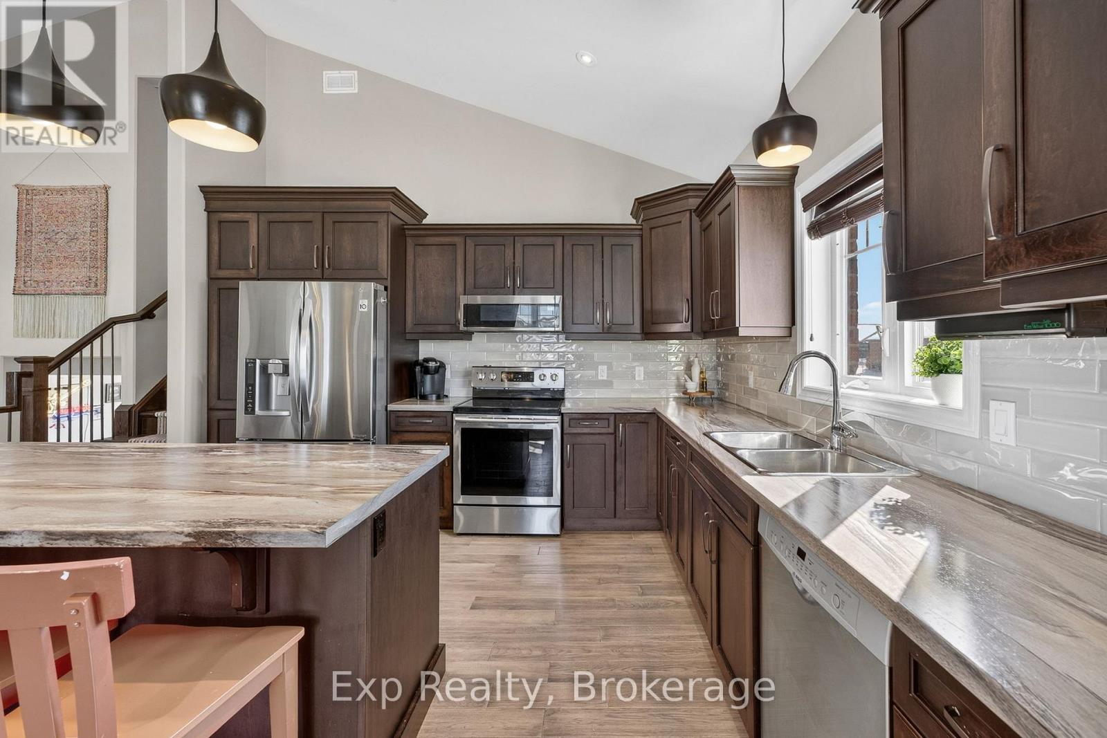 15 KEMPTON AVENUE - 5