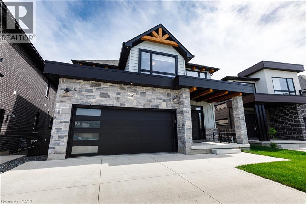 581 DOONWOODS Crescent - 2