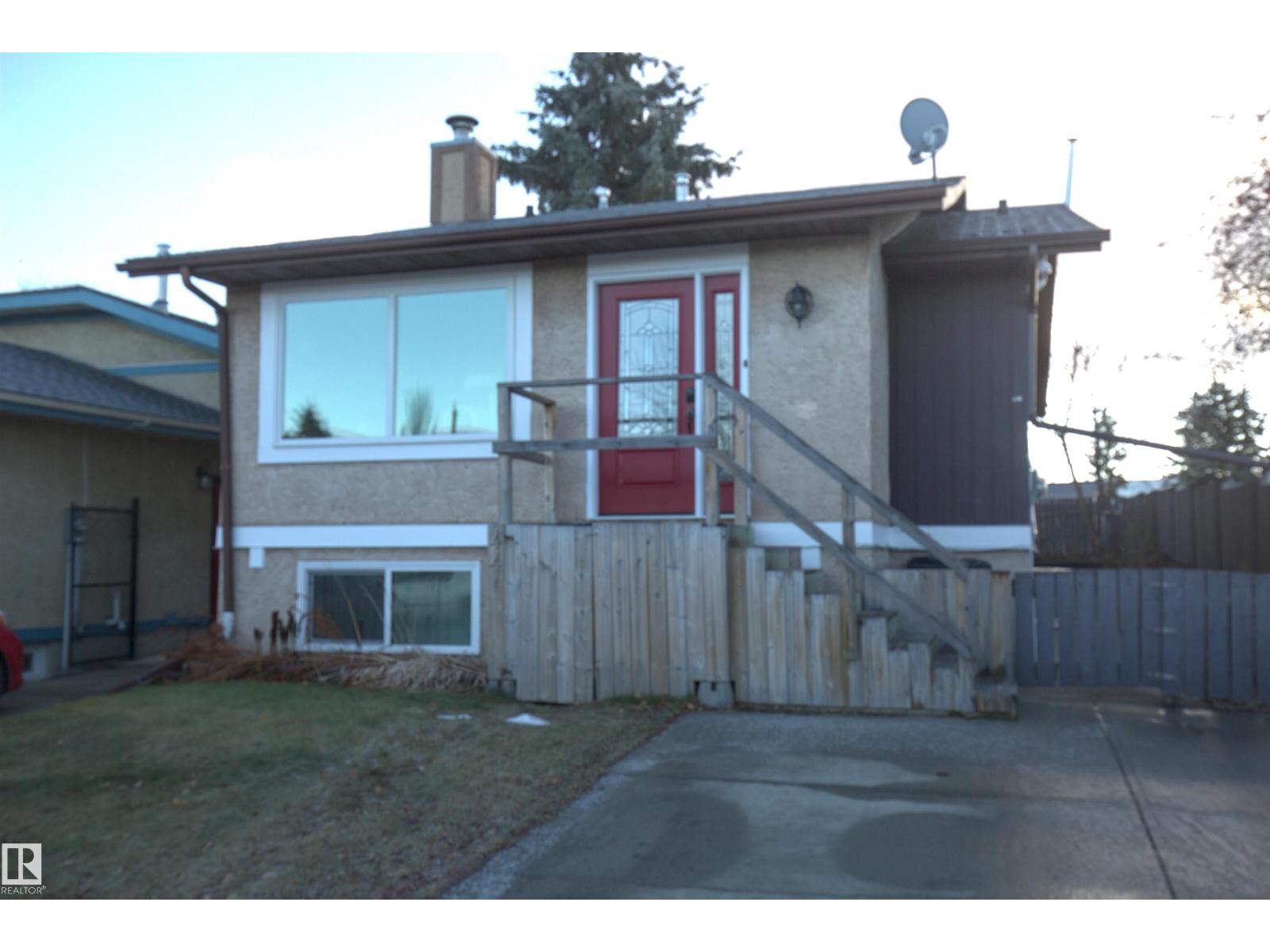 44 WELLINGTON CR - 1