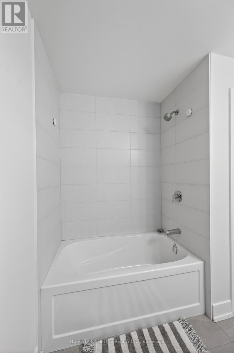 #16 1570 CORONATION DRIVE - 27