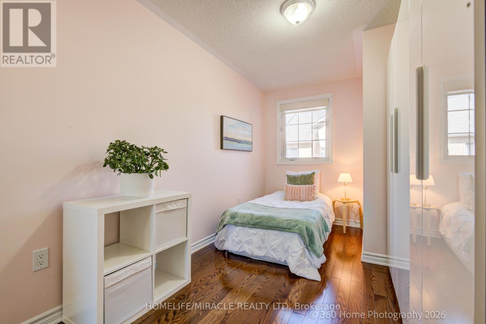 48 STRANGFORD LANE - 22