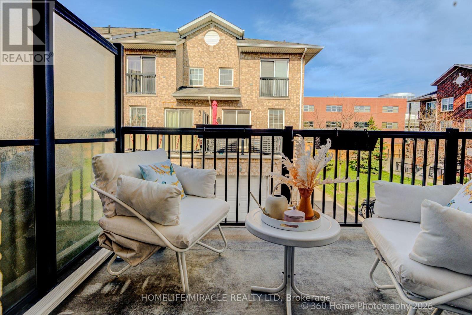48 STRANGFORD LANE - 24