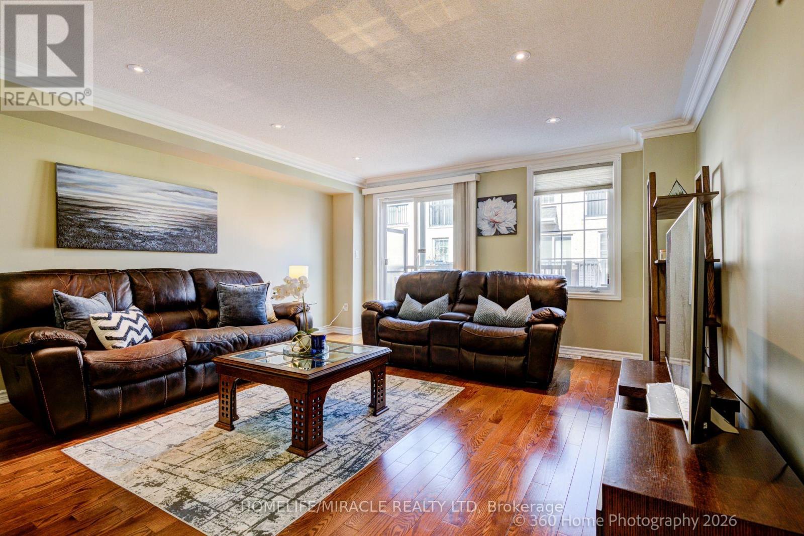 48 STRANGFORD LANE - 6