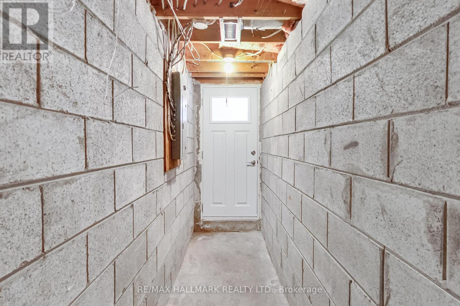 76 MAIN STREET - 32