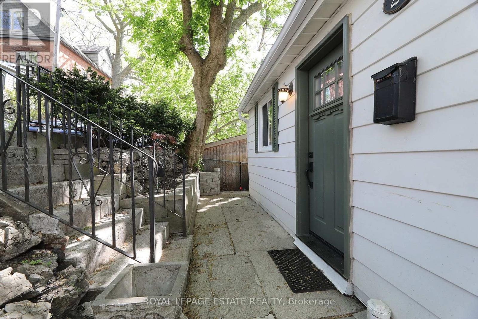 27 SYCAMORE PLACE - Image 2