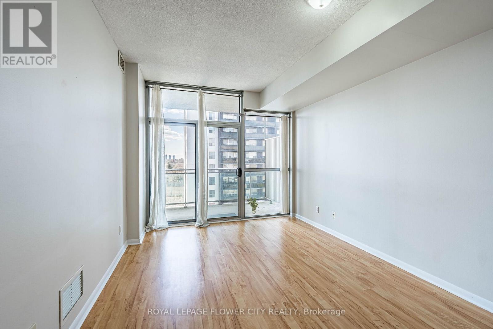 #907 2464 WESTON ROAD - 13