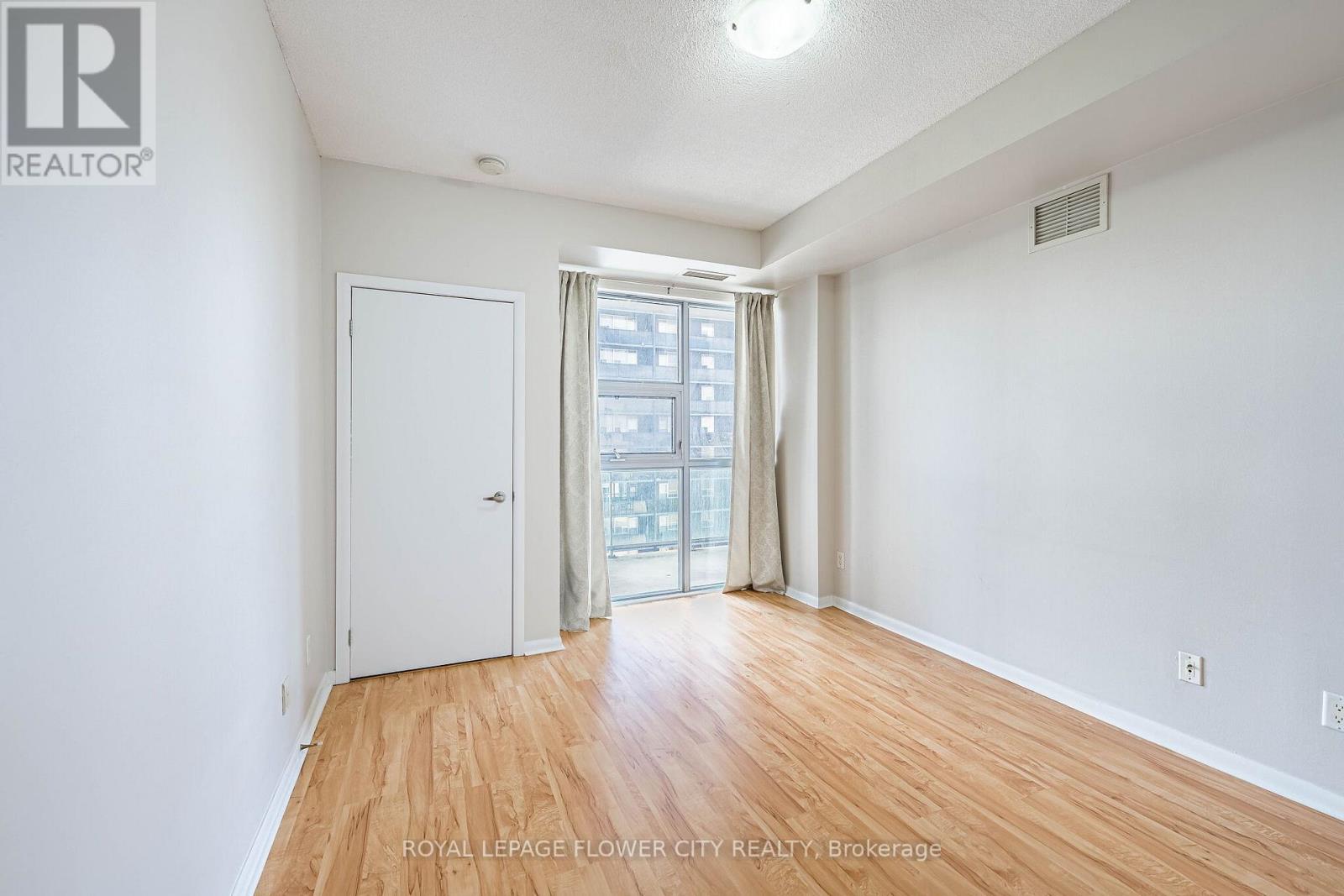 #907 2464 WESTON ROAD - 18