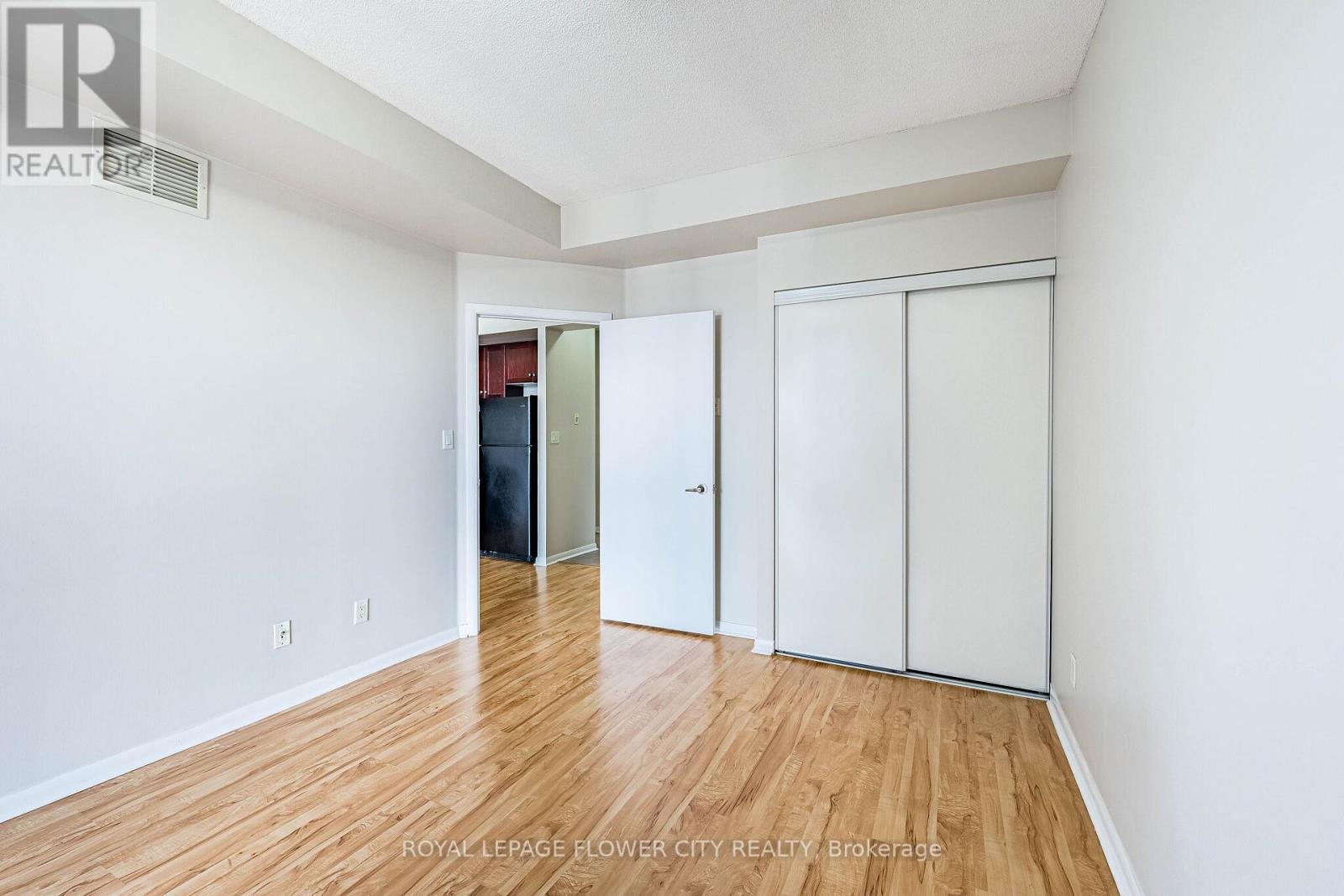 #907 2464 WESTON ROAD - 19