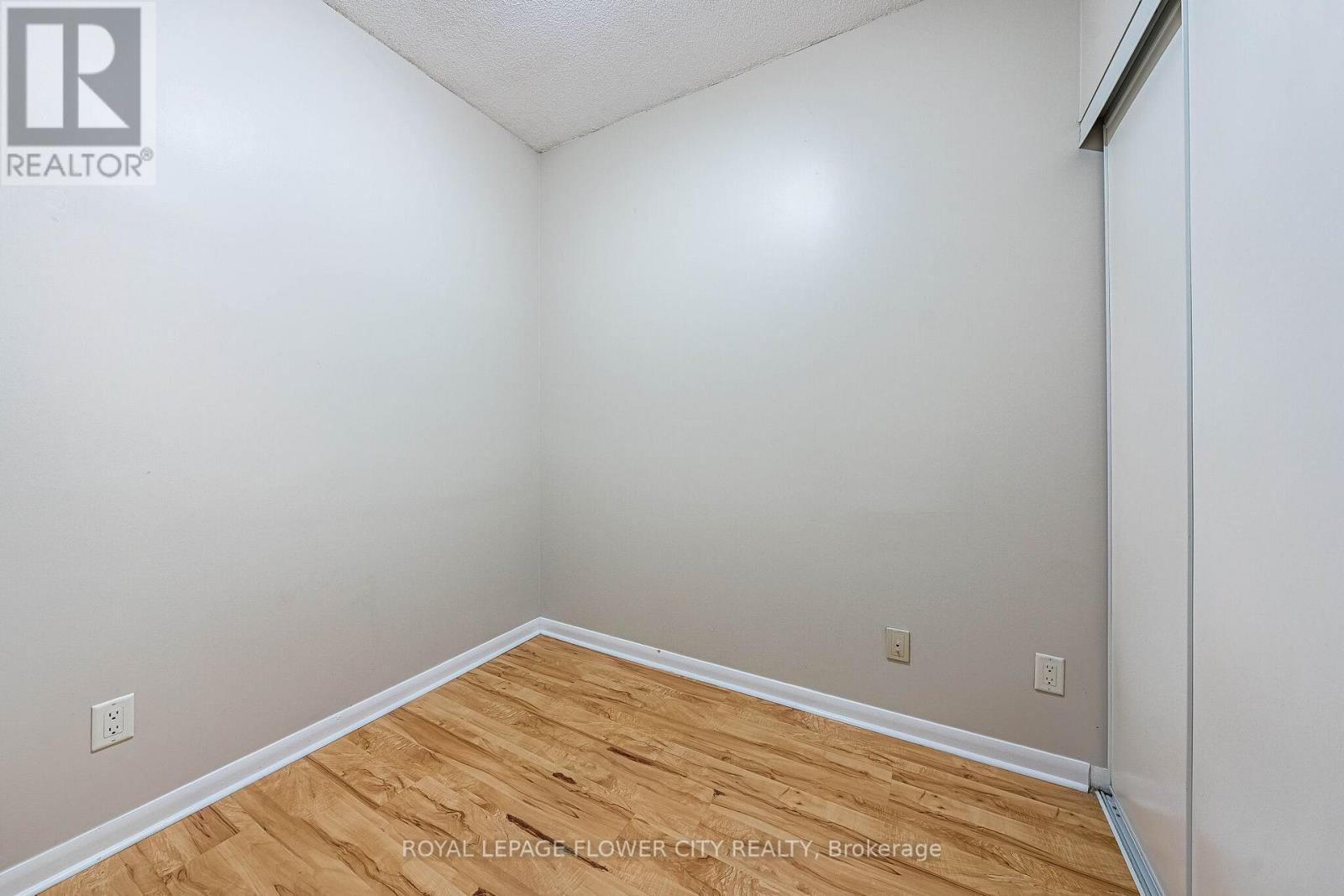 #907 2464 WESTON ROAD - 21