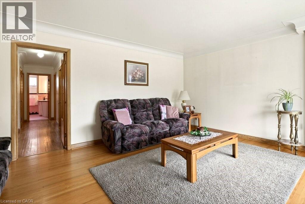 92 REID Avenue S - 10