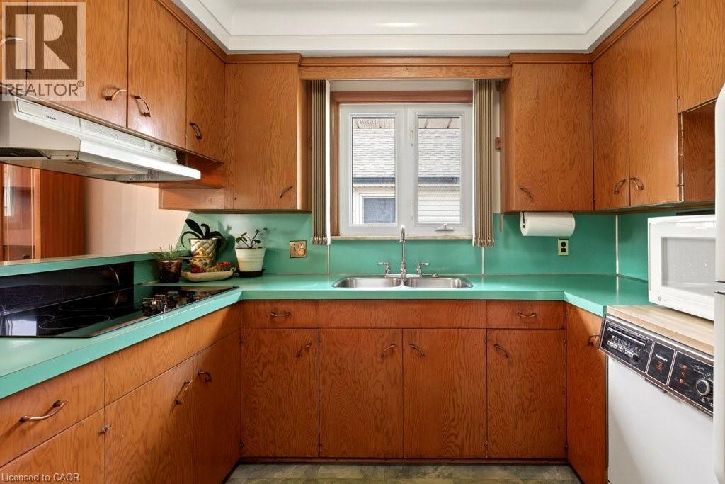 92 REID Avenue S - 15