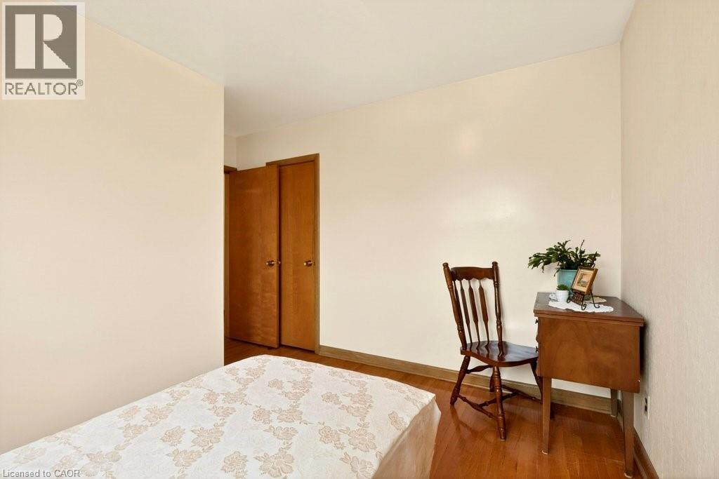 92 REID Avenue S - 24