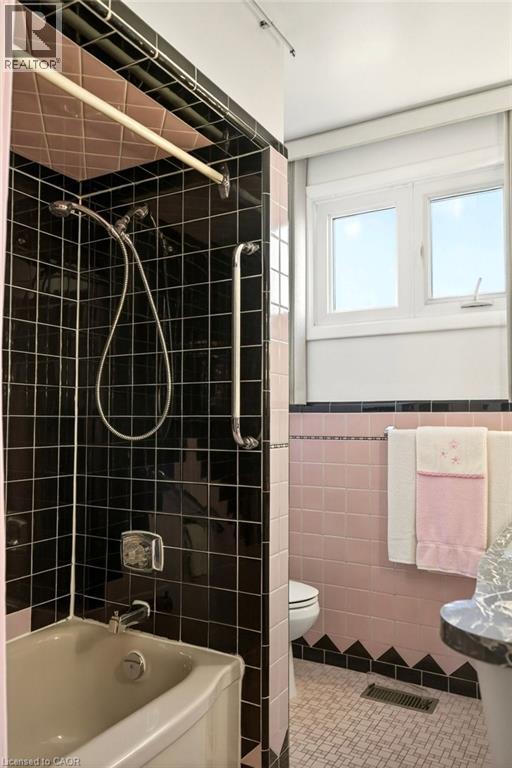 92 REID Avenue S - 29