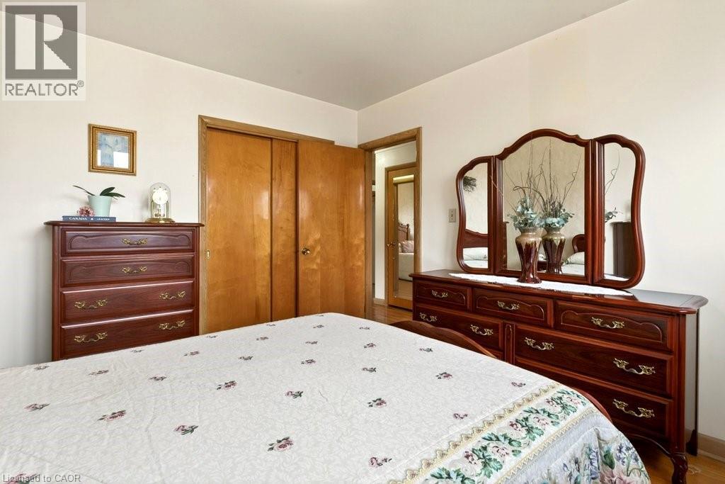 92 REID Avenue S - 22