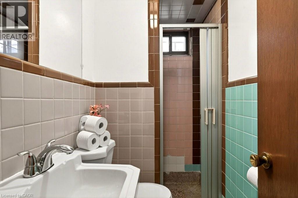 92 REID Avenue S - 41