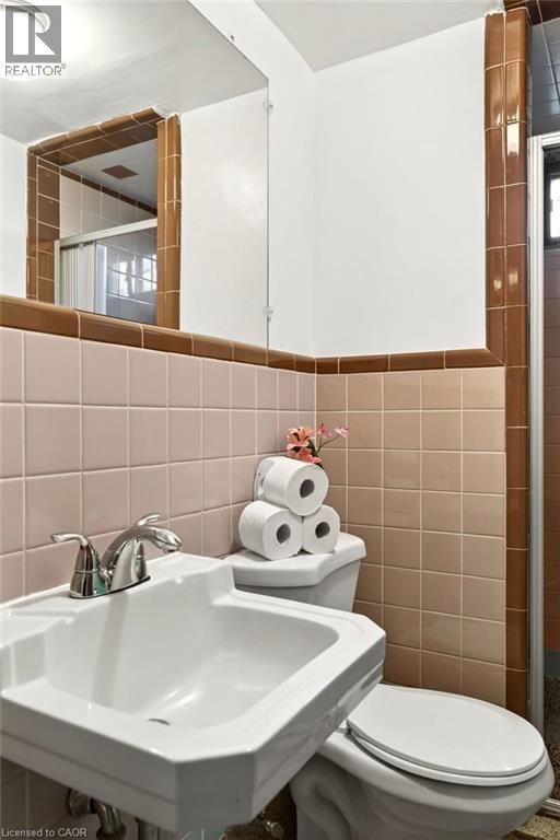 92 REID Avenue S - 40