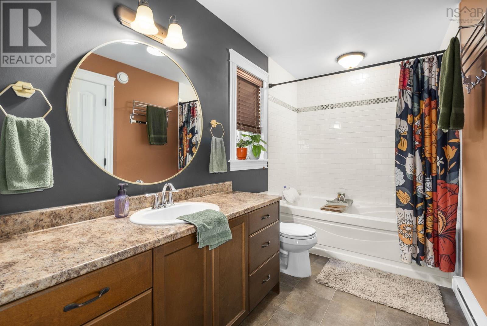 5 Tailfeather Court - 19