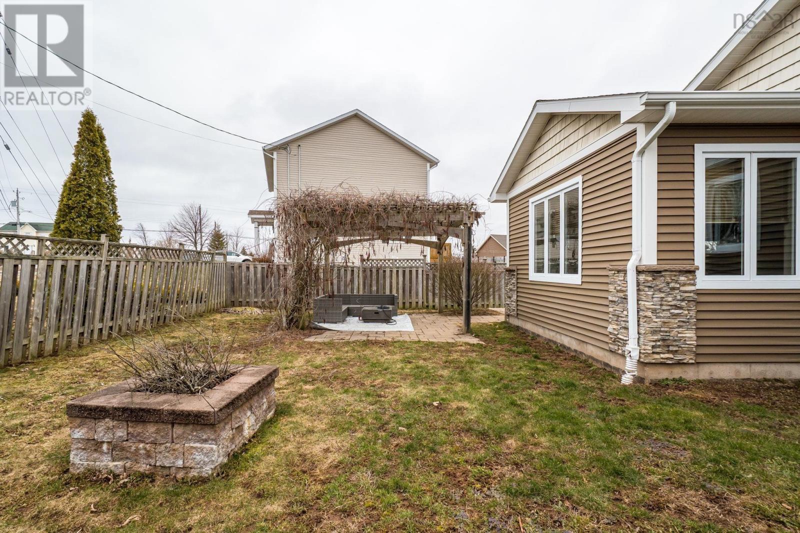 5 Tailfeather Court - 42