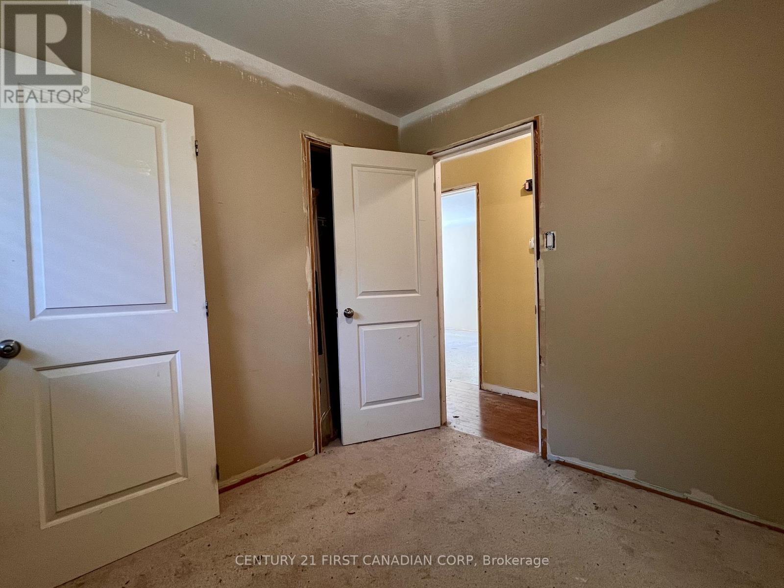 35 BENSON CRESCENT - 12