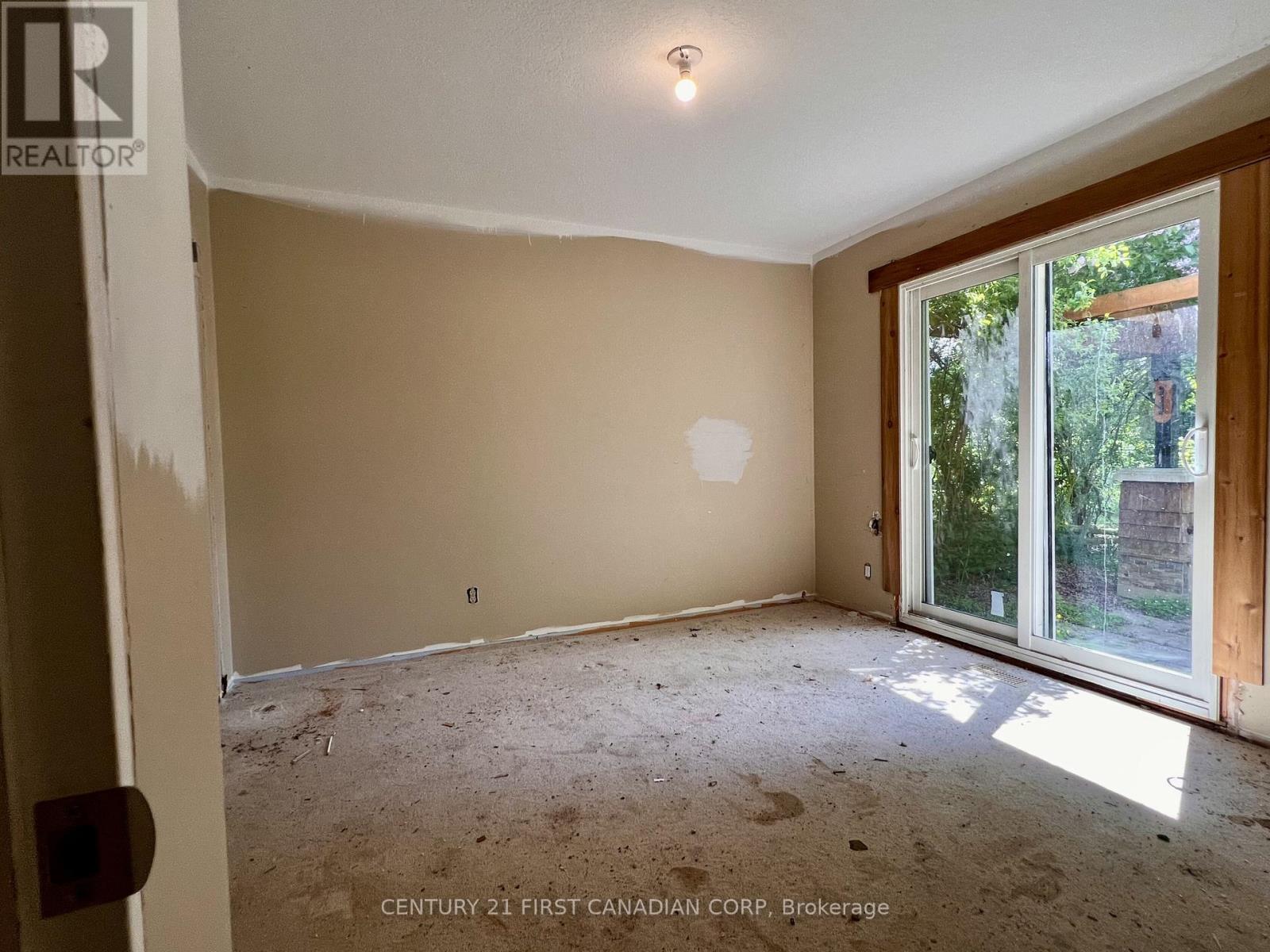 35 BENSON CRESCENT - 15