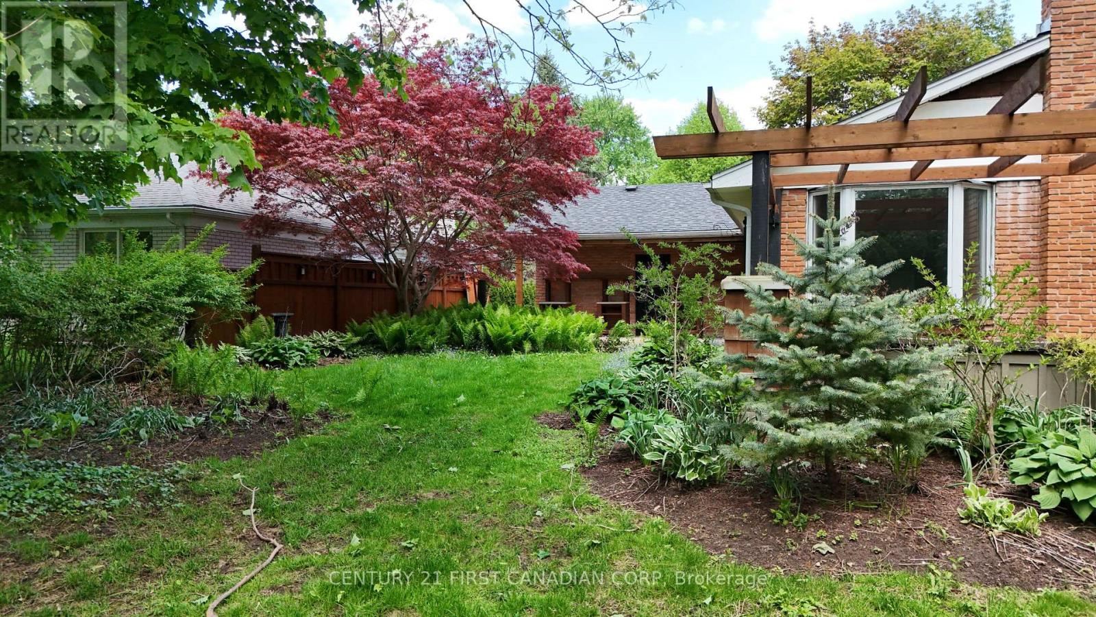 35 BENSON CRESCENT - 32