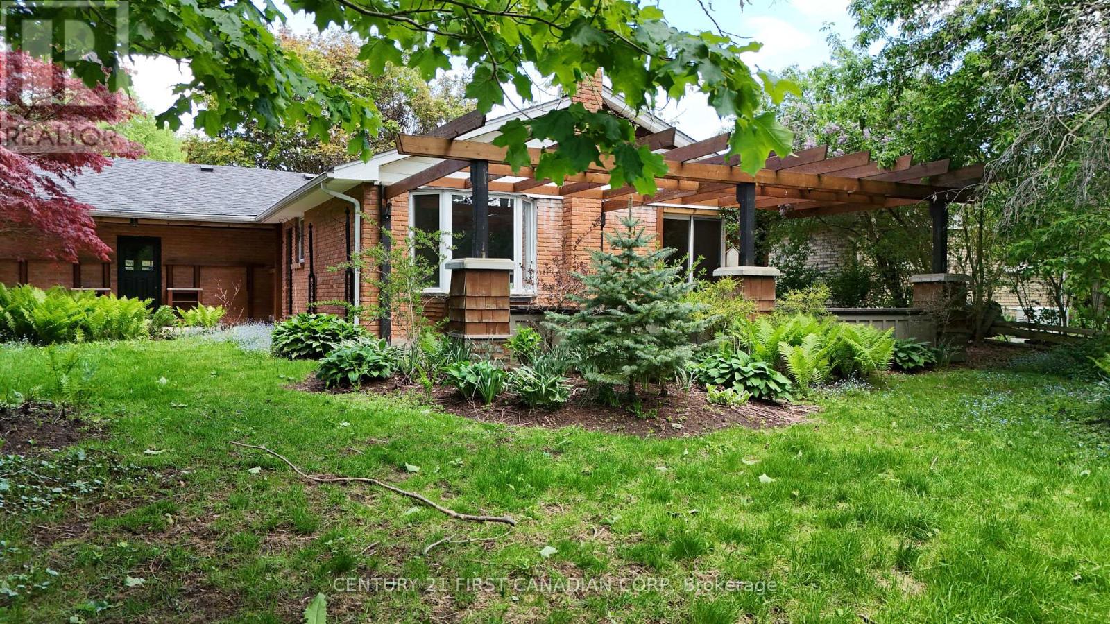 35 BENSON CRESCENT - 33