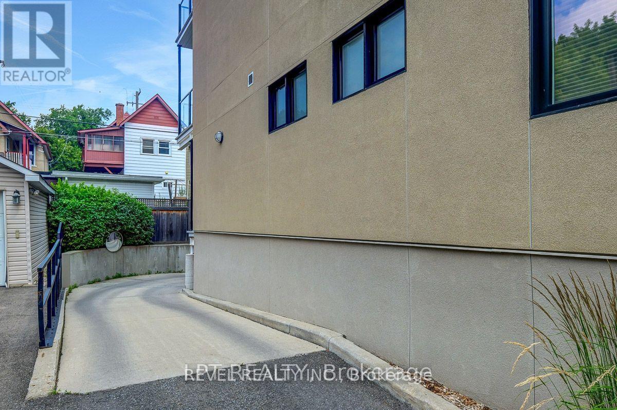 #4 509 GLADSTONE AVENUE - 24