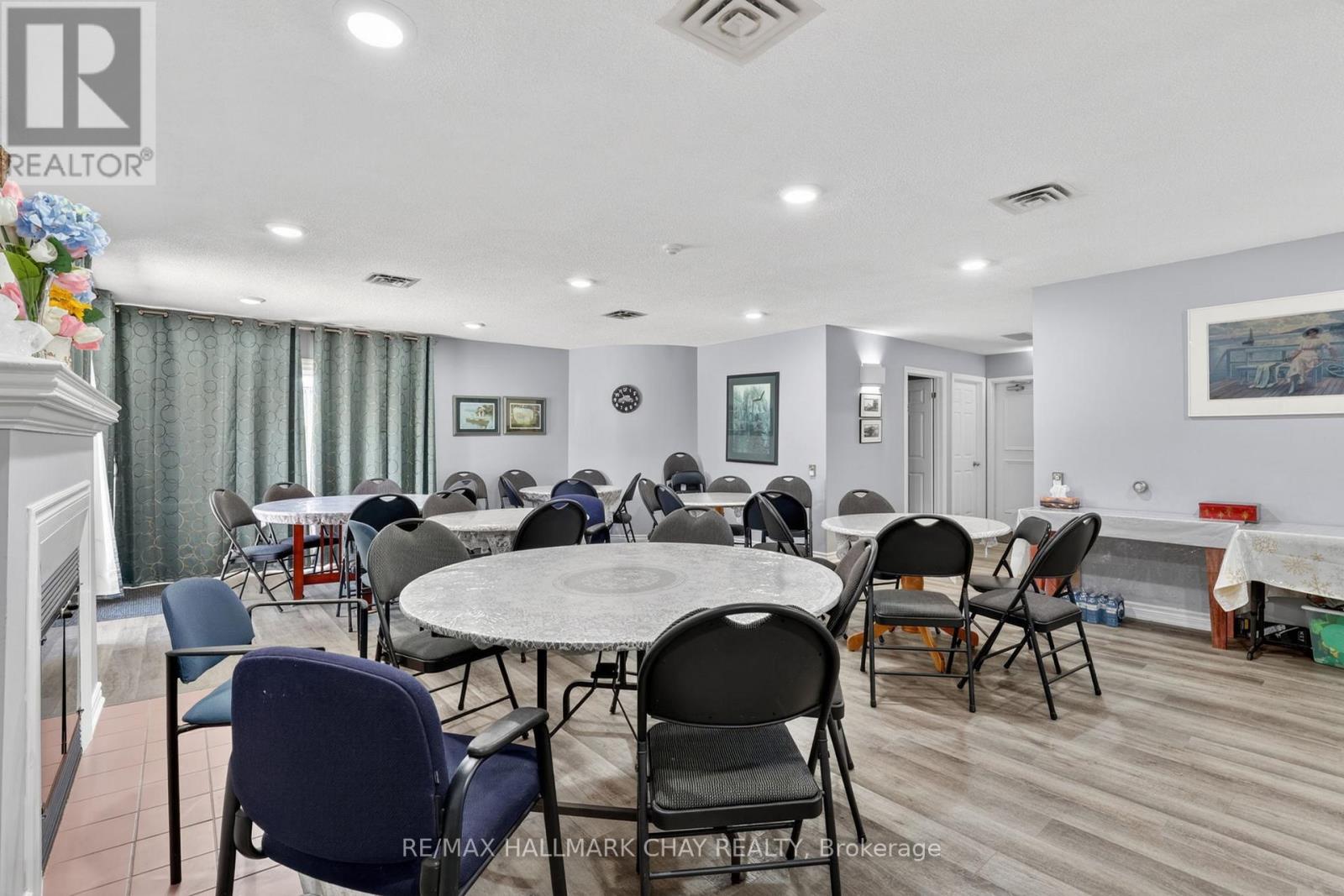 #34 77 MILL STREET E - 27