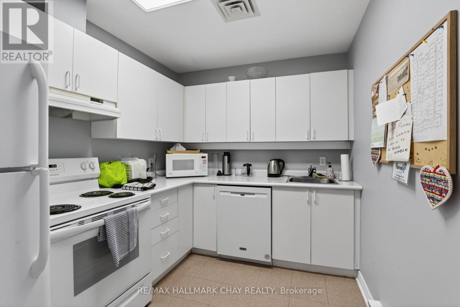#34 77 MILL STREET E - 29