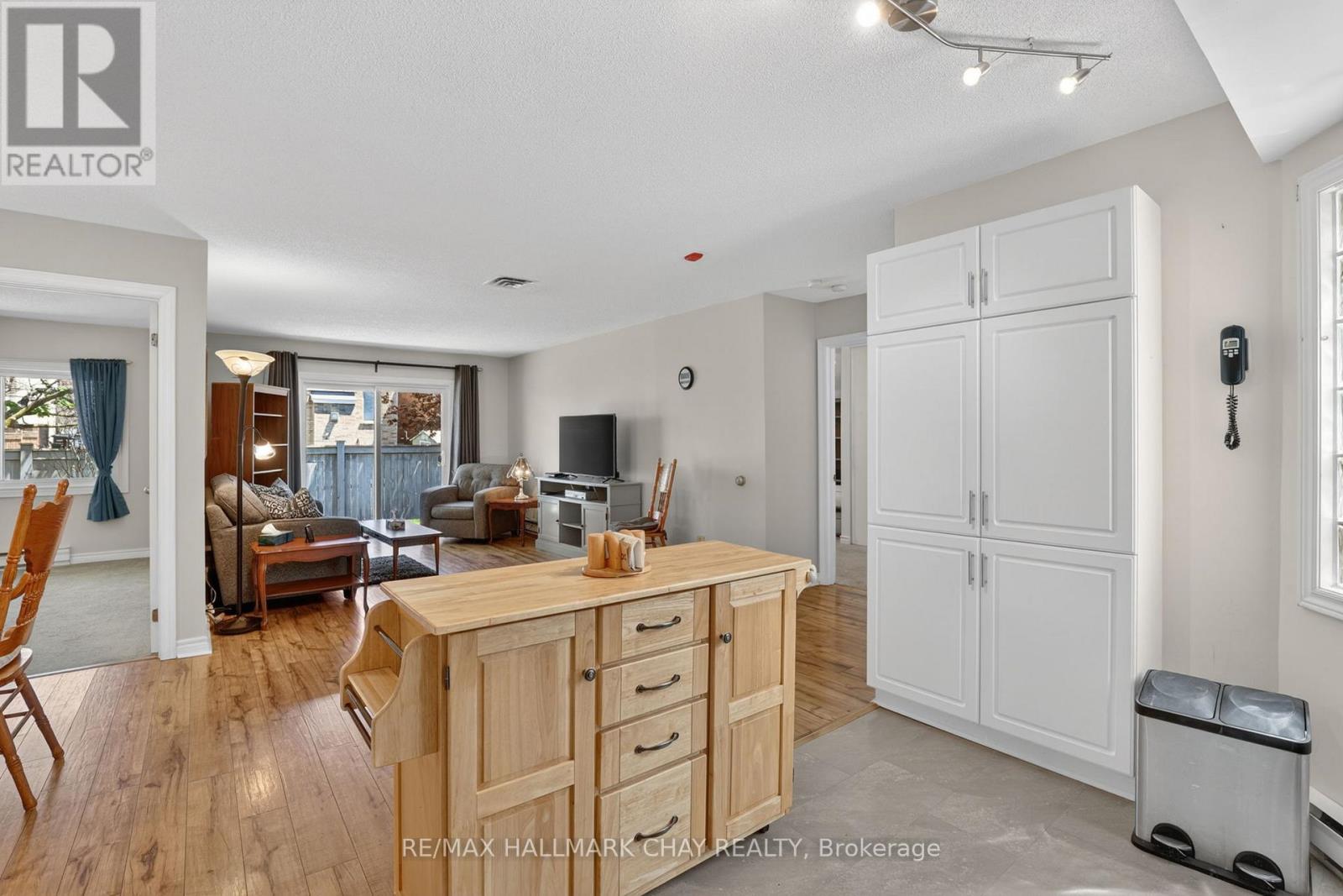 #34 77 MILL STREET E - 8