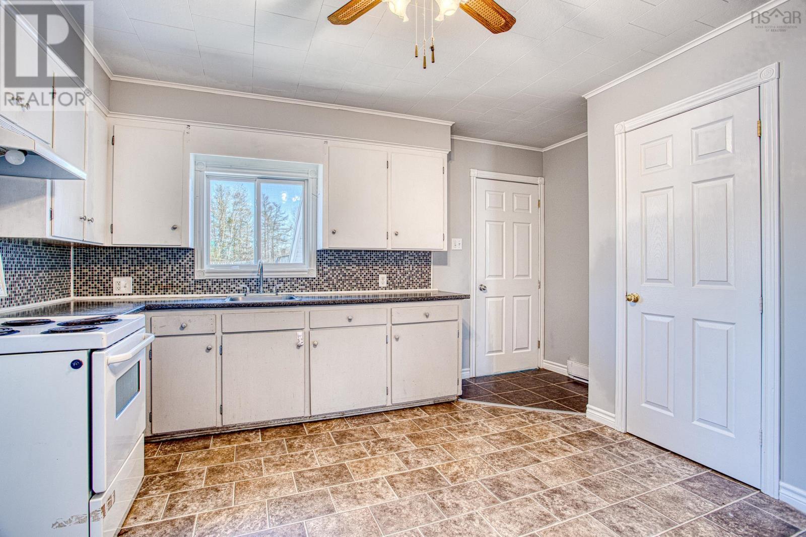 96 Hillcrest Avenue - 7