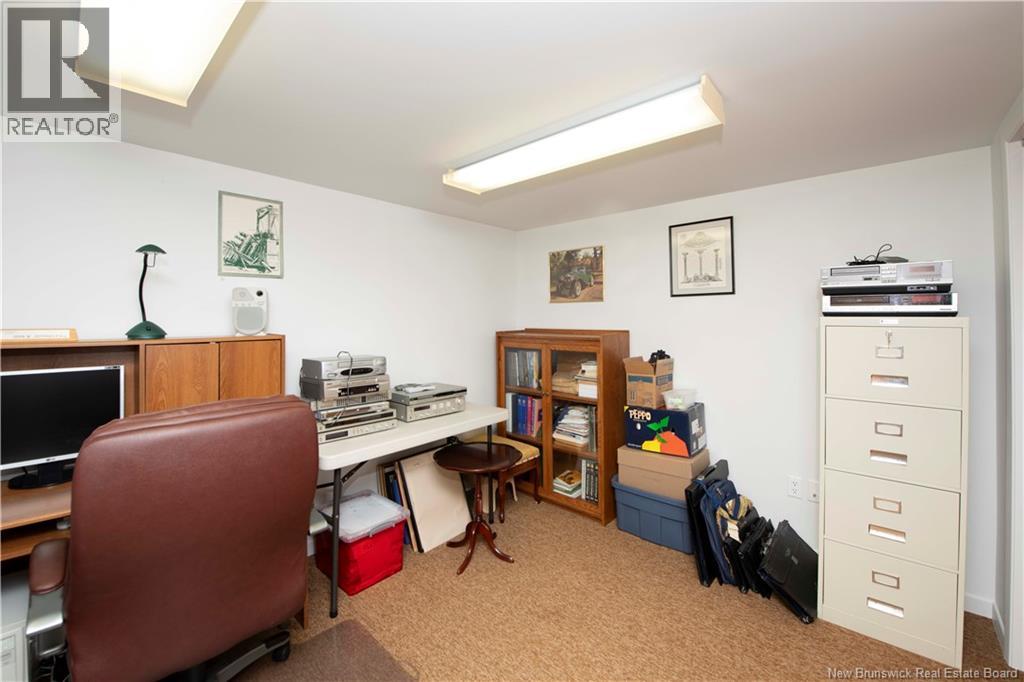 310 Beverly Crescent - 28