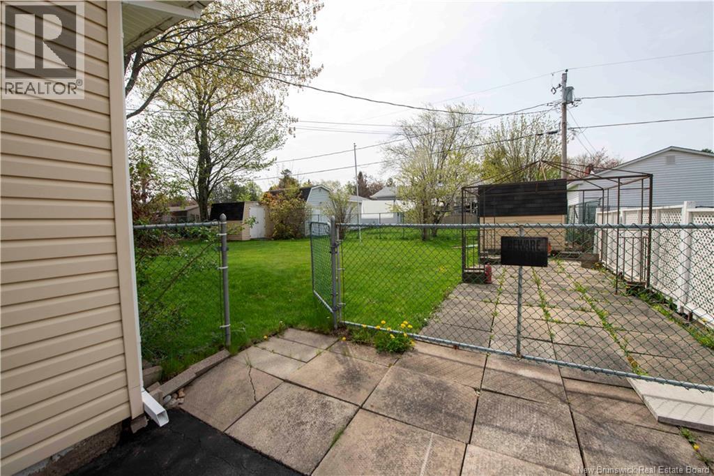 310 Beverly Crescent - 32