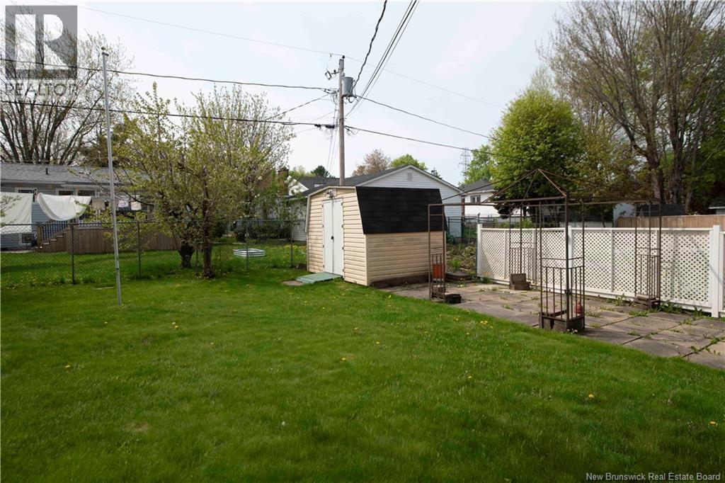 310 Beverly Crescent - 36