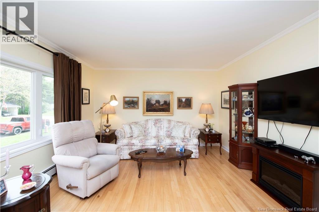 310 Beverly Crescent - 6