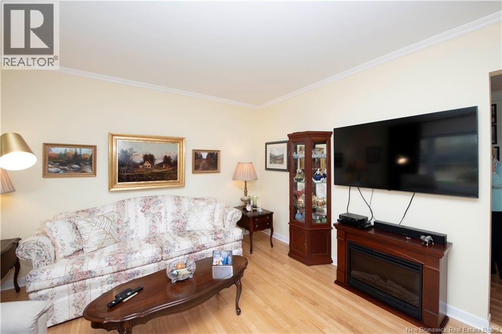 310 Beverly Crescent - 7